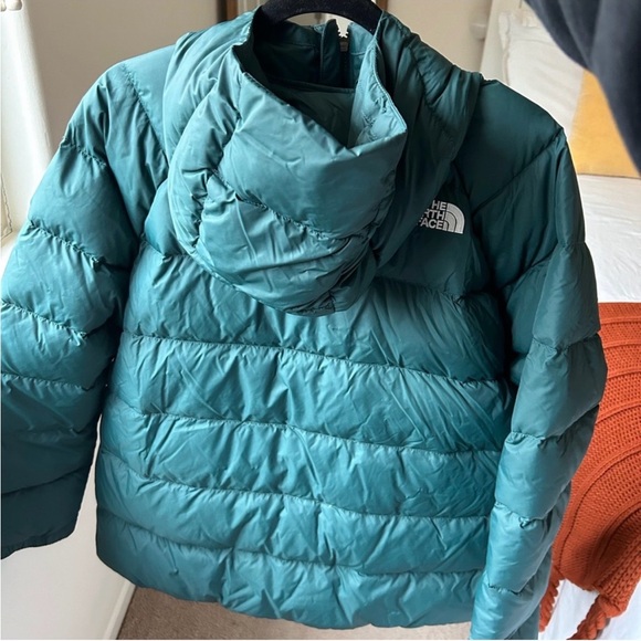 The North Face Women's Deep Teal Puffer Coat - Picture 3 of 8